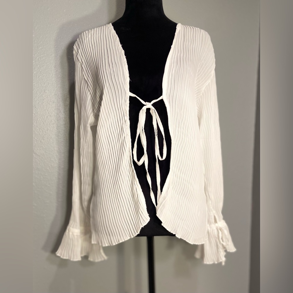Long Sleeve ~ Sheer ~ Top ~ White ~ Sz Small ~ NWT 💕💕💕